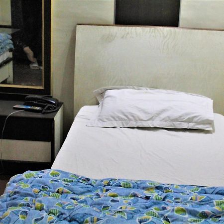 Central Guest House , Walk In Dargah & Markaz New Delhi Exteriör bild