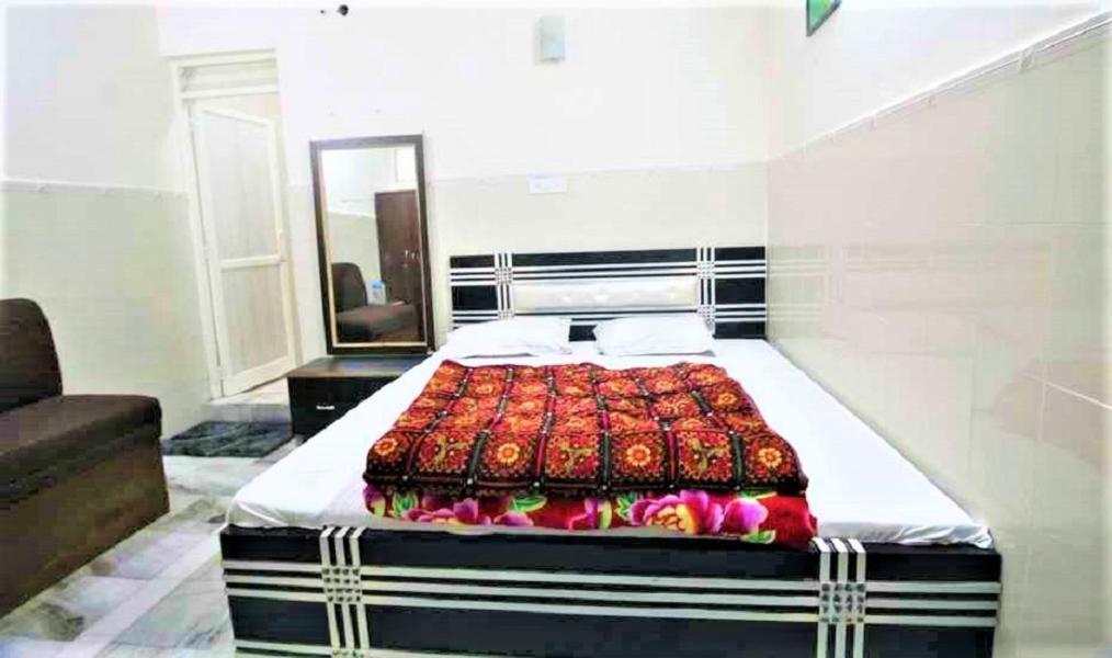 Central Guest House , Walk In Dargah & Markaz New Delhi Exteriör bild
