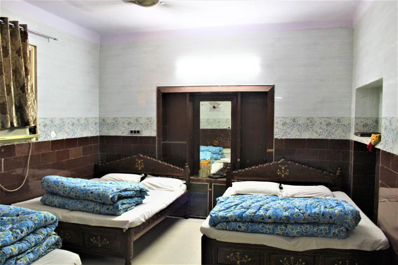 Central Guest House , Walk In Dargah & Markaz New Delhi Exteriör bild