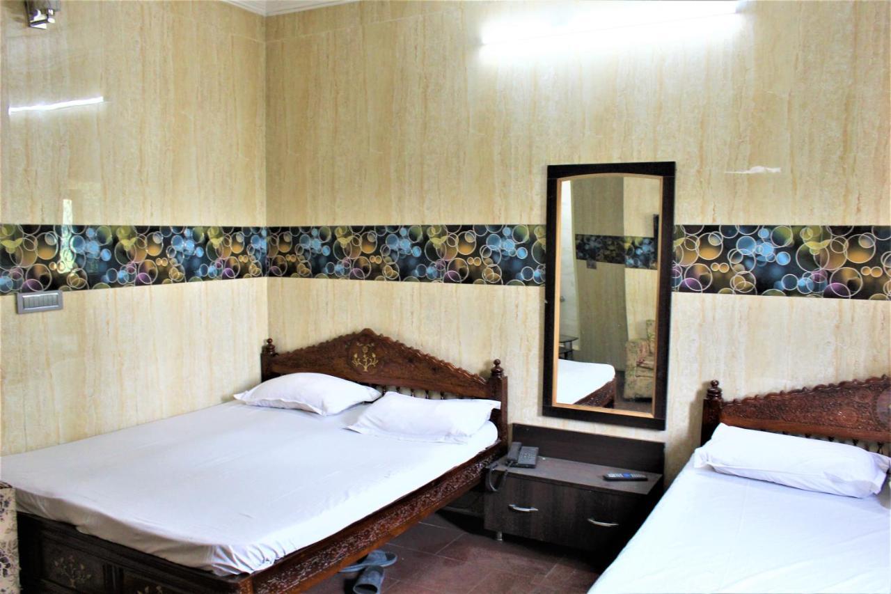 Central Guest House , Walk In Dargah & Markaz New Delhi Exteriör bild