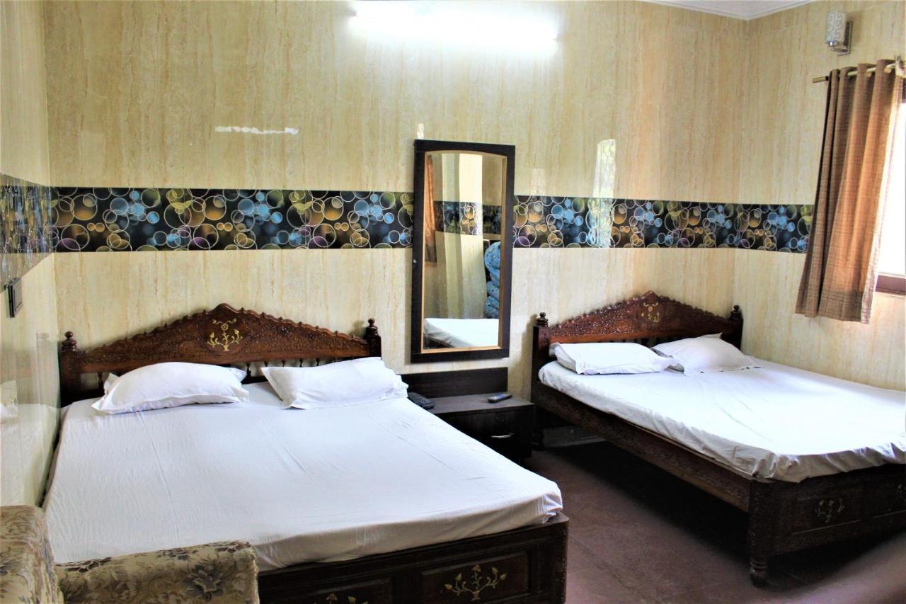 Central Guest House , Walk In Dargah & Markaz New Delhi Exteriör bild