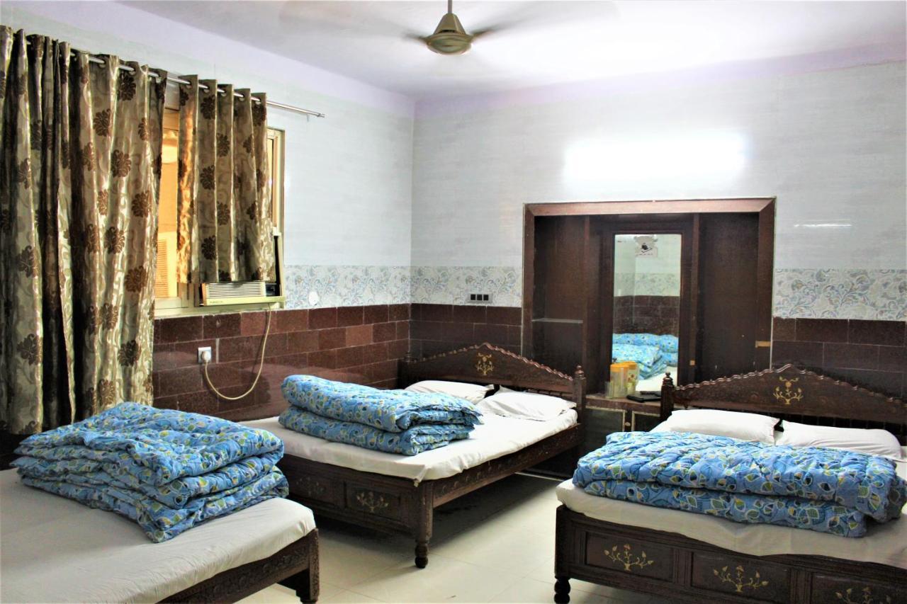 Central Guest House , Walk In Dargah & Markaz New Delhi Exteriör bild